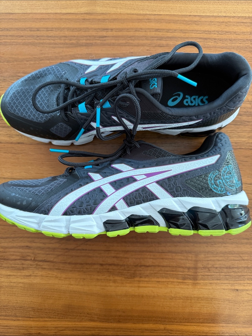 Worn once WMNS ASICS Gel Quantum 180 Running Shoe sz 10